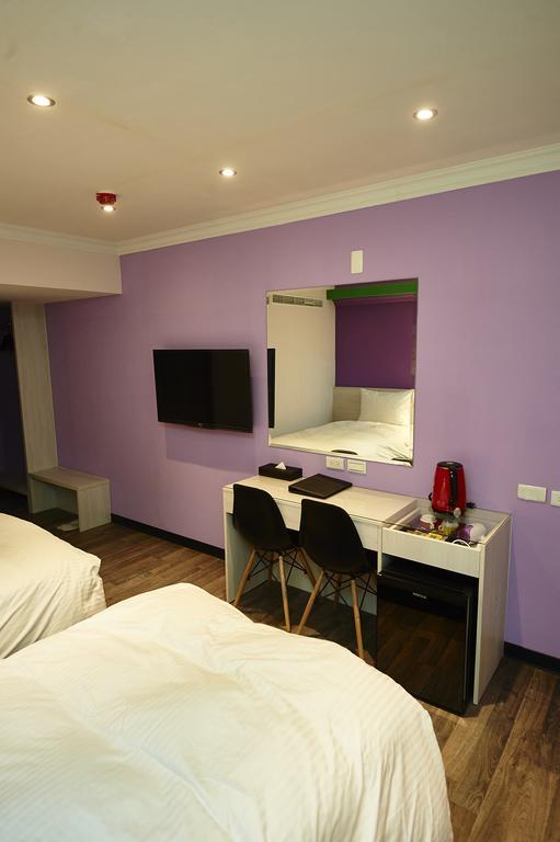 Lily Hotel Kaohsiung Bagian luar foto