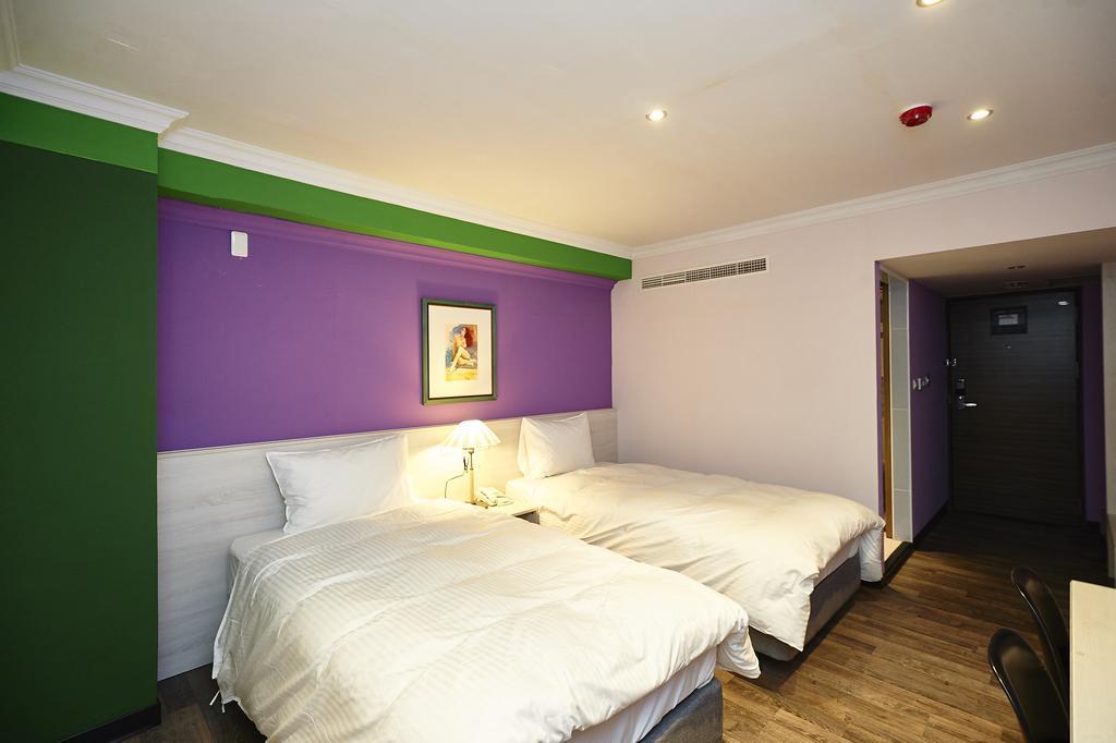 Lily Hotel Kaohsiung Bagian luar foto