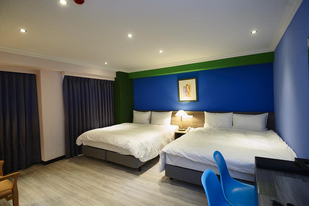 Lily Hotel Kaohsiung Bagian luar foto