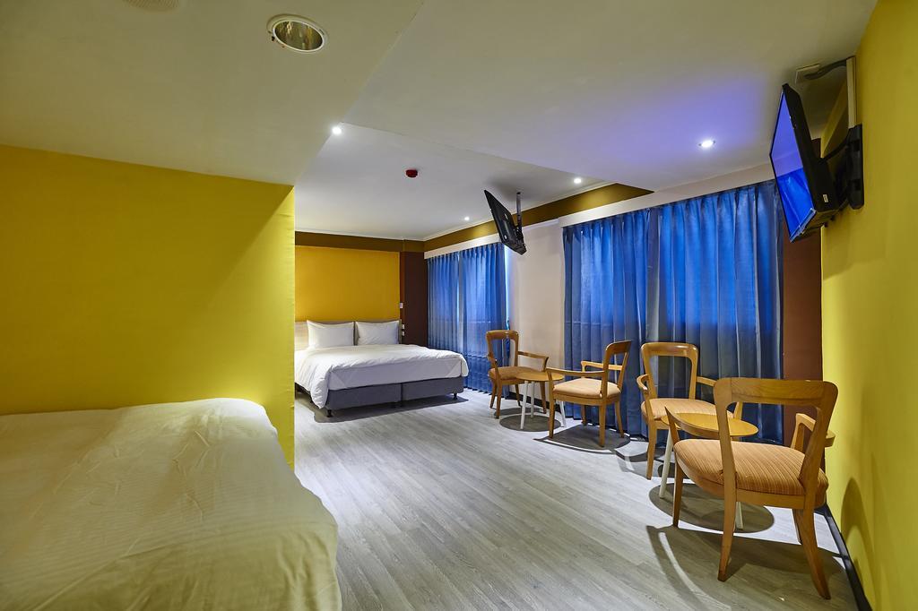Lily Hotel Kaohsiung Bagian luar foto
