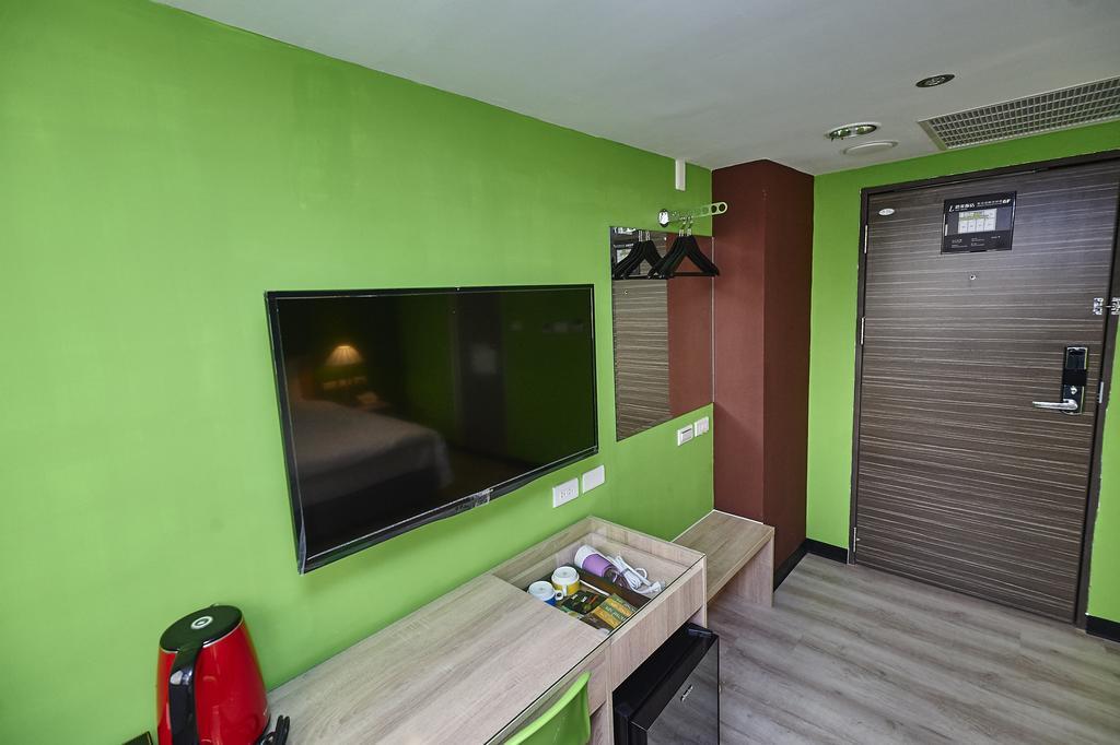 Lily Hotel Kaohsiung Bagian luar foto