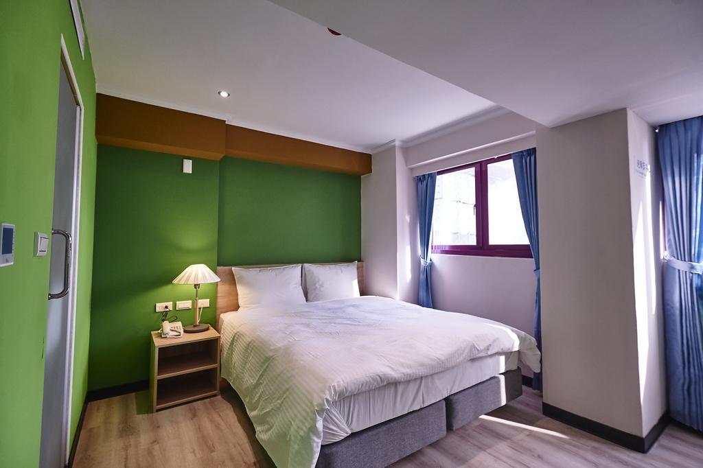 Lily Hotel Kaohsiung Bagian luar foto
