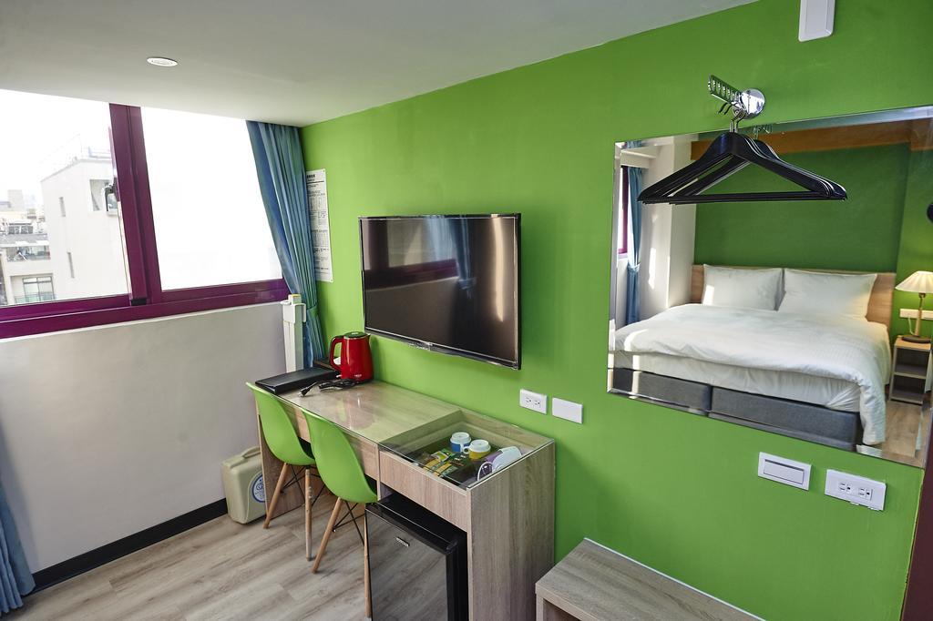 Lily Hotel Kaohsiung Bagian luar foto