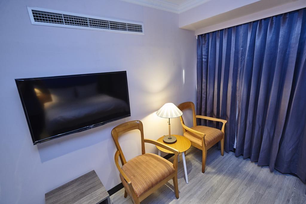 Lily Hotel Kaohsiung Bagian luar foto