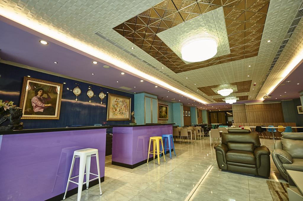 Lily Hotel Kaohsiung Bagian luar foto