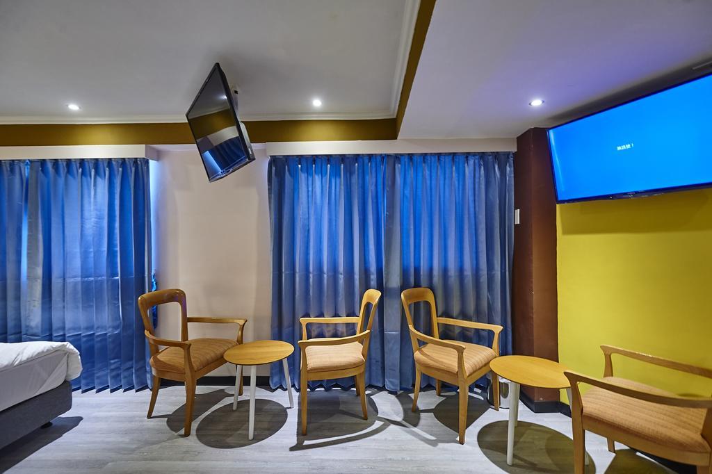 Lily Hotel Kaohsiung Bagian luar foto