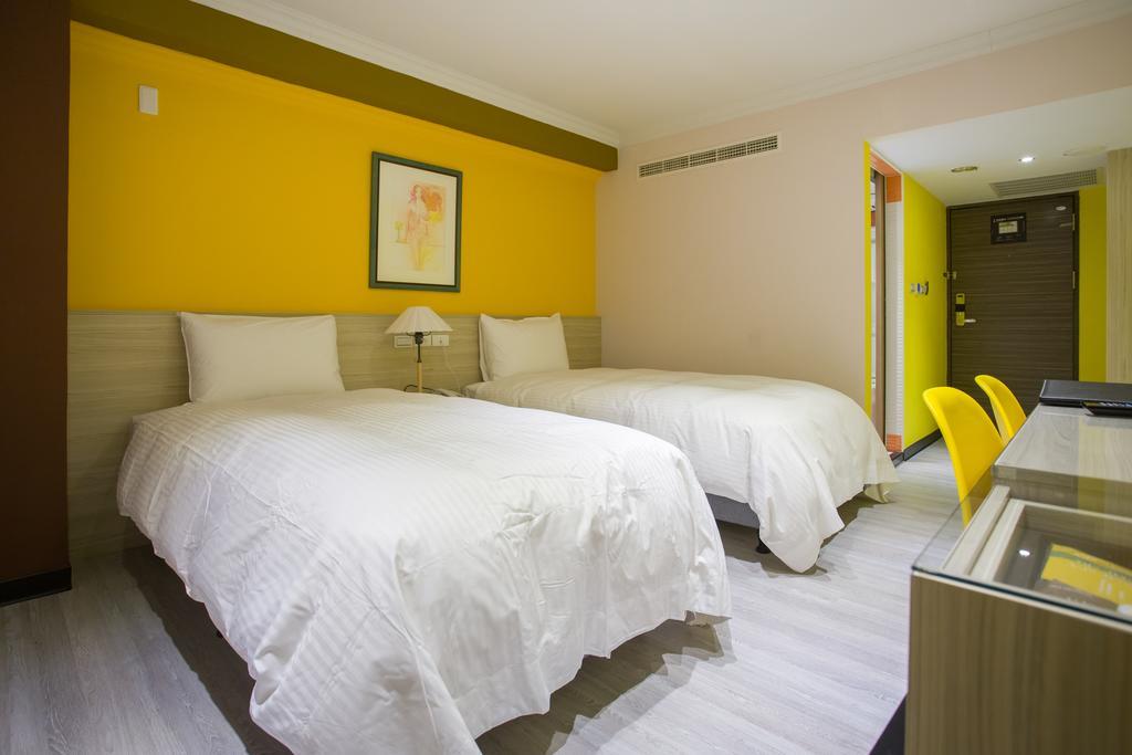 Lily Hotel Kaohsiung Bagian luar foto