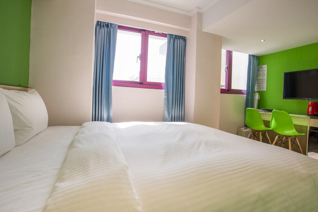 Lily Hotel Kaohsiung Bagian luar foto