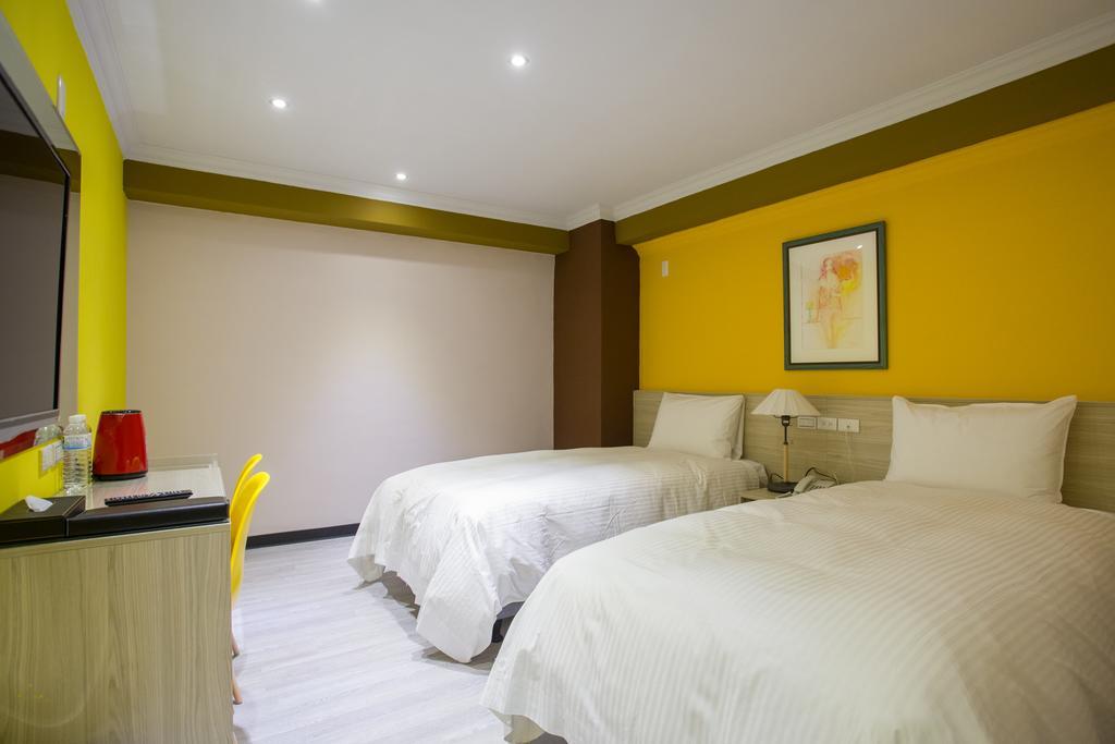 Lily Hotel Kaohsiung Bagian luar foto
