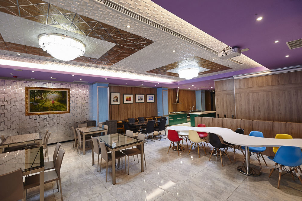 Lily Hotel Kaohsiung Bagian luar foto