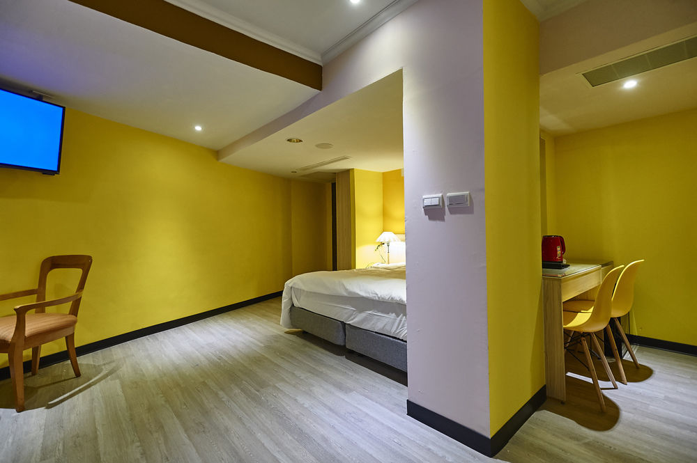 Lily Hotel Kaohsiung Bagian luar foto