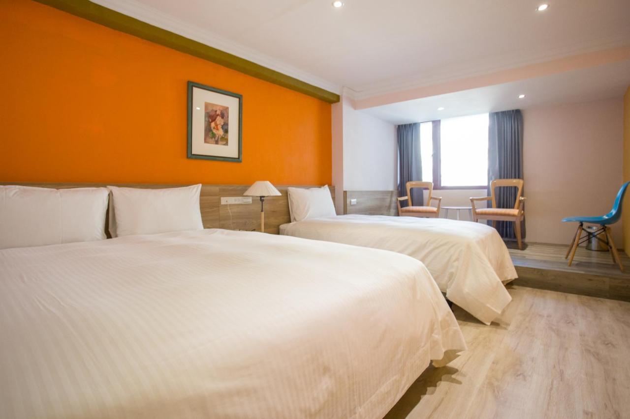 Lily Hotel Kaohsiung Bagian luar foto
