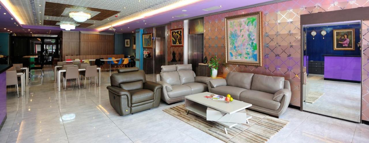 Lily Hotel Kaohsiung Bagian luar foto